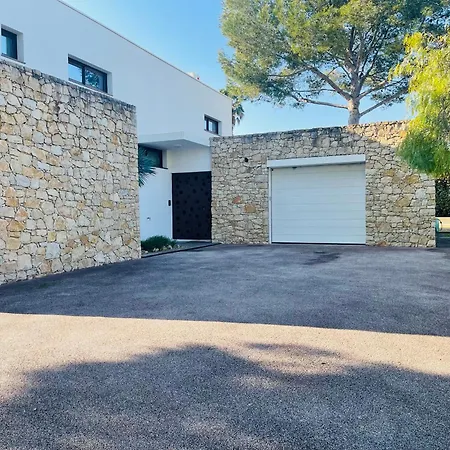 Tres Belle Moderne -les Golfs St Raphael *