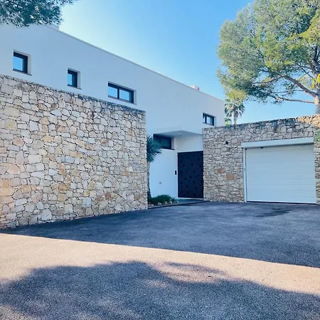 Tres Belle Moderne -les Golfs St Raphael Saint-Raphaël